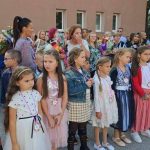 Първият учебен ден: Над 55 000 първокласници прекрачват училищния праг днес Първият учебен ден: Над 55 000 първокласници прекрачват училищния праг днес