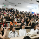 Доходите на младите висшисти се увеличиха с 15% за година